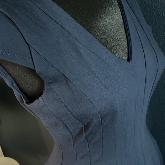 White House Black Market navy blue pleated skater dress lined sz 4 - Picture 8 of 9